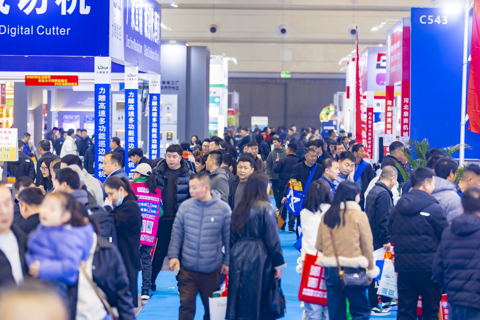 圓滿(mǎn)收官｜2026春季（鄭州）第45屆中原廣告展圓滿(mǎn)收官，以盛會(huì)之約繪就行業(yè)藍(lán)圖